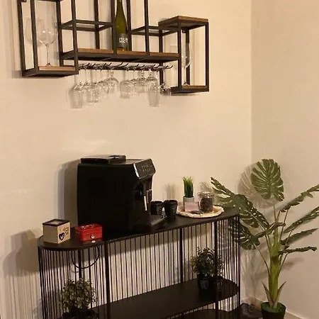 Apartment Wine *